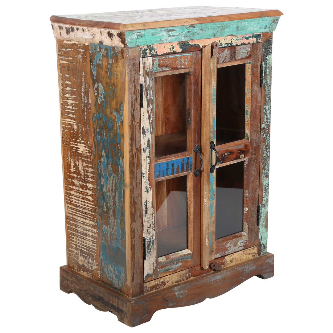 Kierrätetty puinen lipasto Shabby Chic