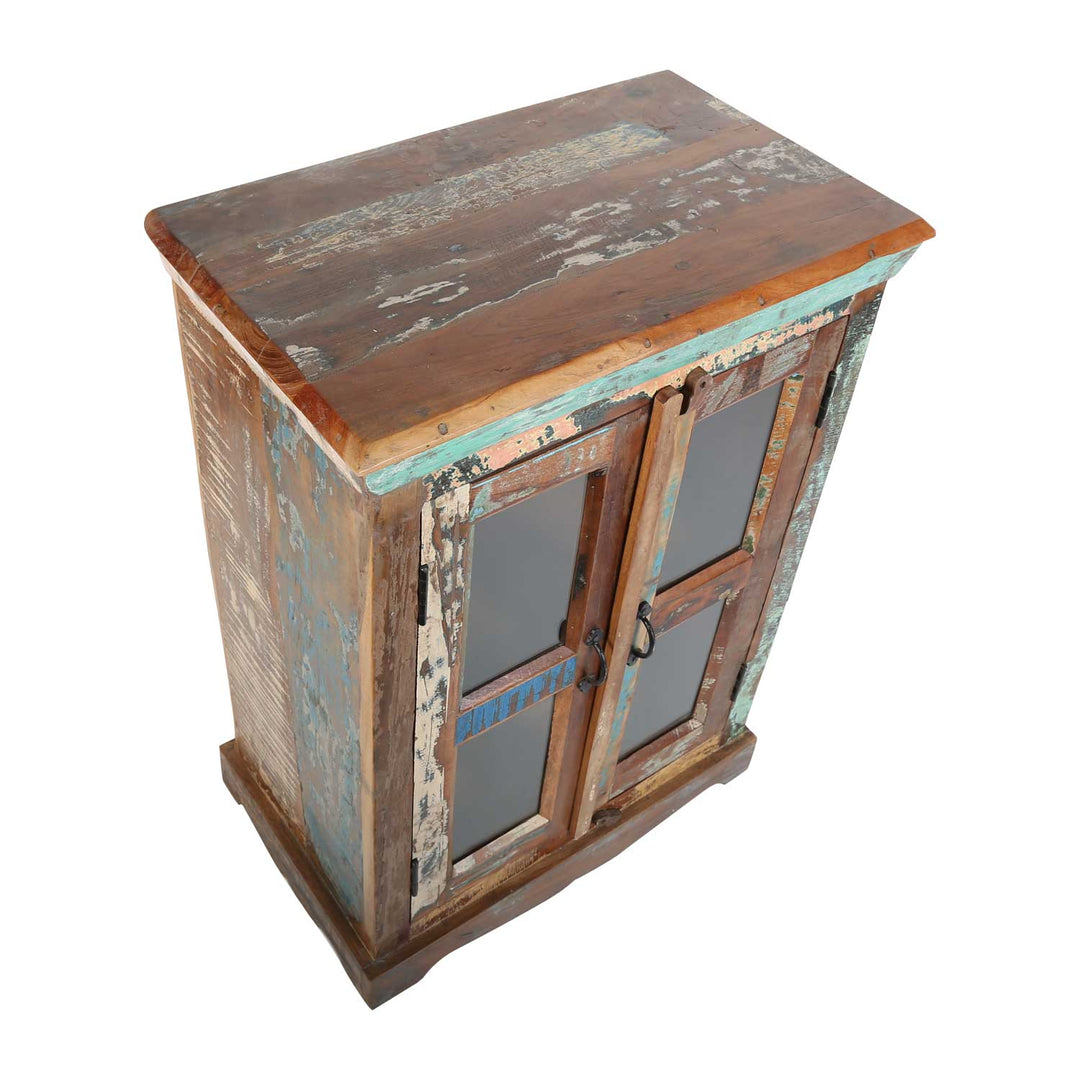 Kierrätetty puinen lipasto Shabby Chic