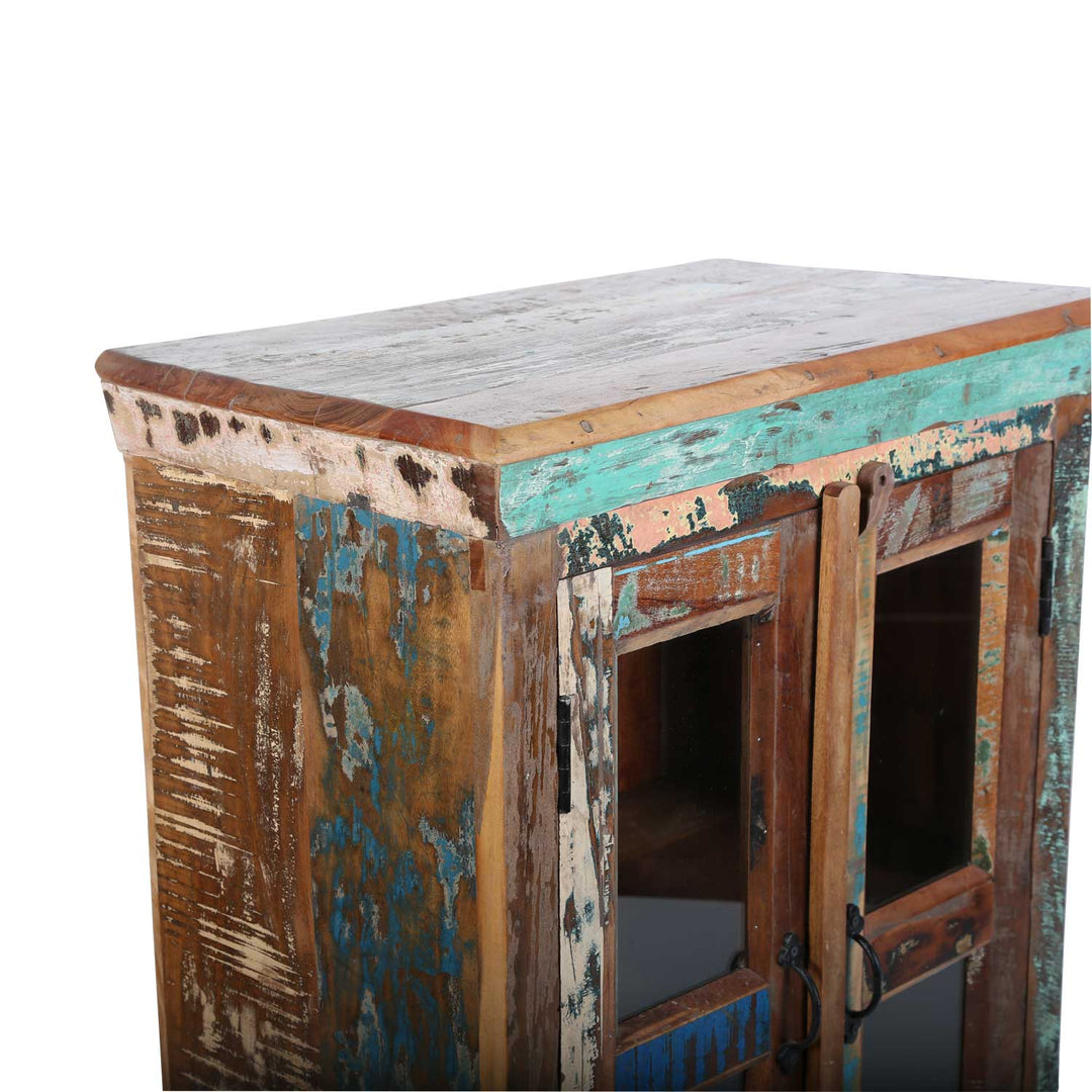 Kierrätetty puinen lipasto Shabby Chic
