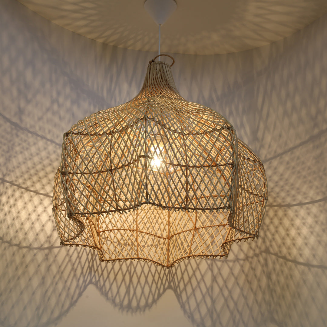 Rottinkinen lamppu Manohara