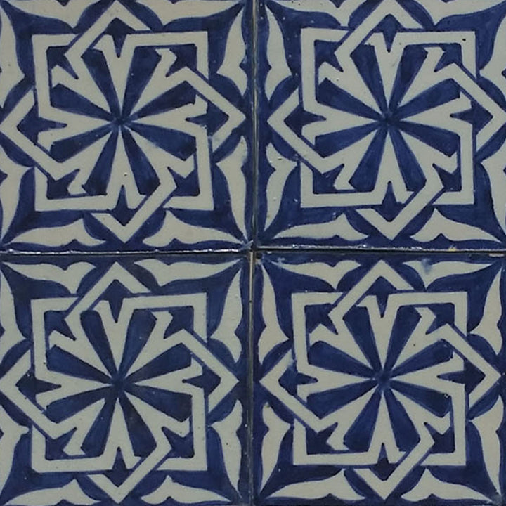 Käsinmaalattu laatta – andalusialaiseen tyyliin
