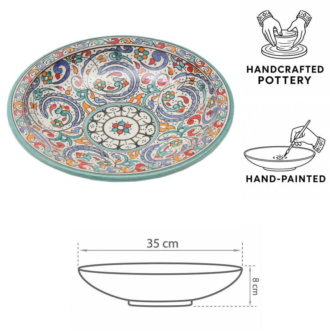 Käsinmaalattu marokkolainen keraaminen kulho, jossa on turkoosinvärinen reuna, kukka-aiheisia koristeita sekä mitat: halkaisija 35 cm ja korkeus 8 cm